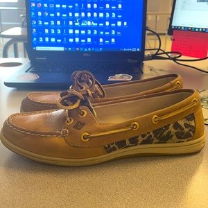 Leopard Sperrys